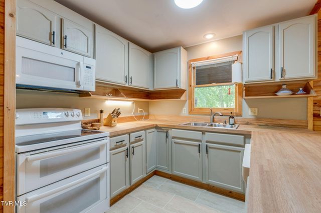 104 Maple Brook Lane, Roan Mountain, TN 37687