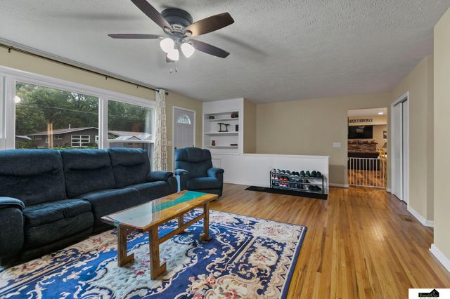 623 Lyncrest Drive, Lincoln, NE 68510