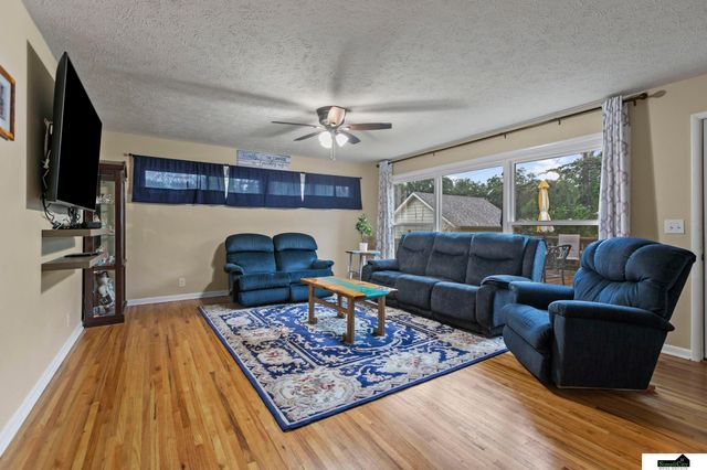 623 Lyncrest Drive, Lincoln, NE 68510