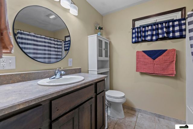 623 Lyncrest Drive, Lincoln, NE 68510