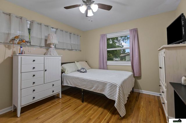 623 Lyncrest Drive, Lincoln, NE 68510