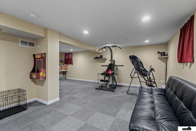 623 Lyncrest Drive, Lincoln, NE 68510