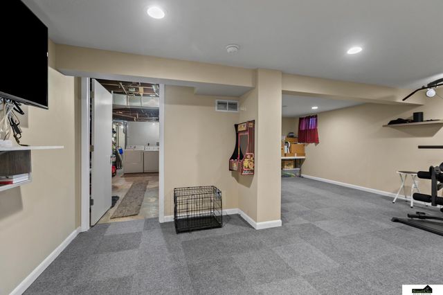 623 Lyncrest Drive, Lincoln, NE 68510