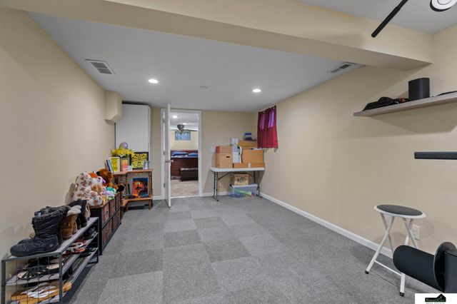 623 Lyncrest Drive, Lincoln, NE 68510