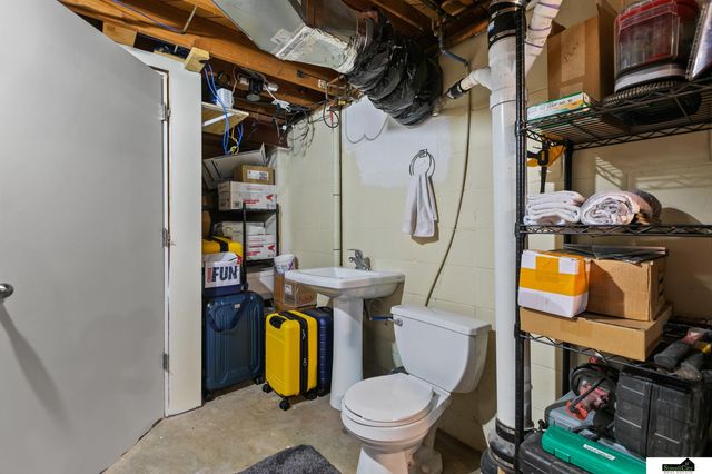 623 Lyncrest Drive, Lincoln, NE 68510
