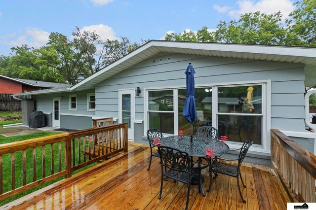 623 Lyncrest Drive, Lincoln, NE 68510