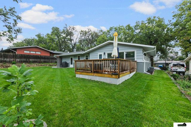 623 Lyncrest Drive, Lincoln, NE 68510