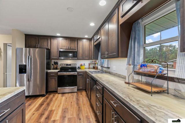 623 Lyncrest Drive, Lincoln, NE 68510