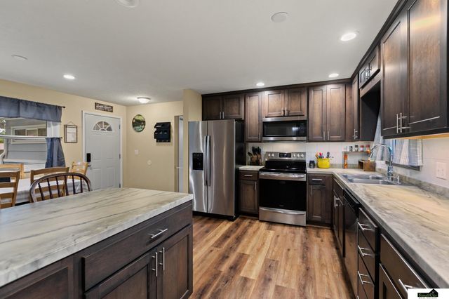 623 Lyncrest Drive, Lincoln, NE 68510