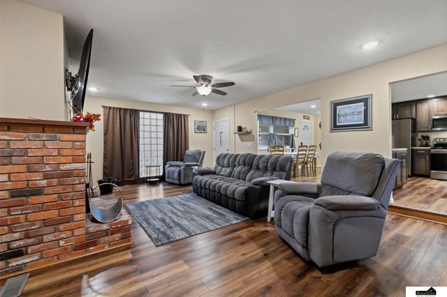 623 Lyncrest Drive, Lincoln, NE 68510