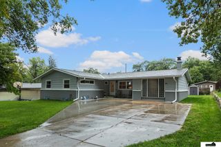 623 Lyncrest Drive, Lincoln, NE 68510