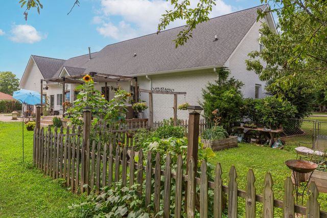 1181 Allen Rd, Murfreesboro, TN 37129