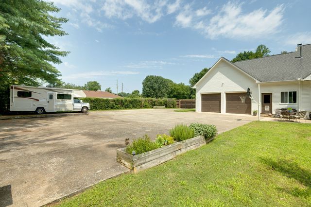 1181 Allen Rd, Murfreesboro, TN 37129