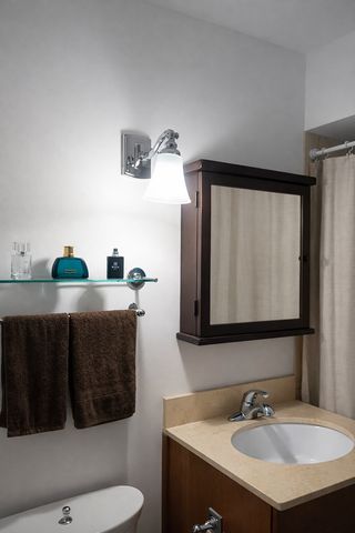 512 W Barry Avenue 205, Chicago, IL 60657