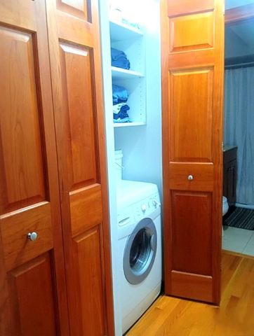 512 W Barry Avenue 205, Chicago, IL 60657