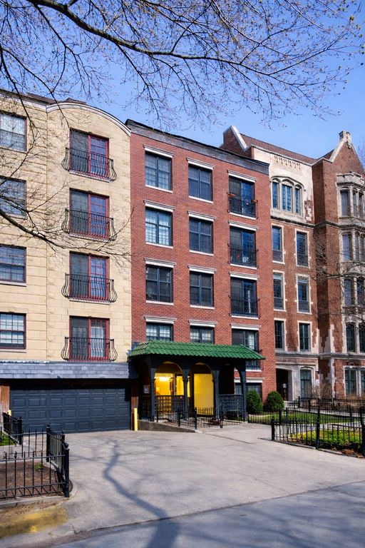 512 W Barry Avenue 205, Chicago, IL 60657