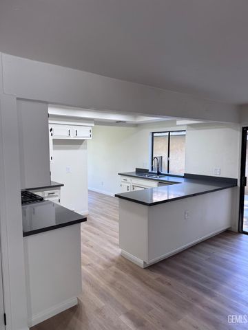 4107 Pinewood Lake Drive, Bakersfield, CA 93309