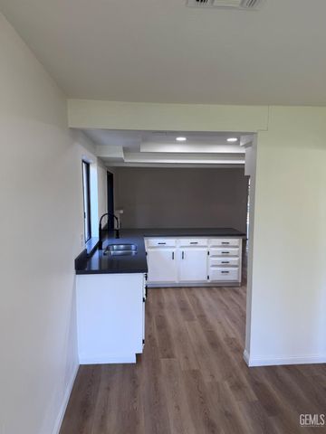 4107 Pinewood Lake Drive, Bakersfield, CA 93309