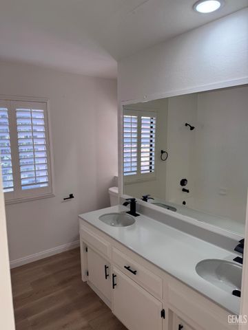 4107 Pinewood Lake Drive, Bakersfield, CA 93309