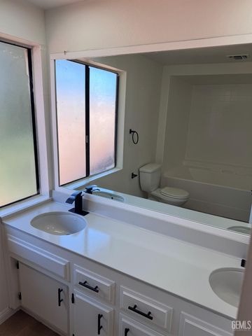 4107 Pinewood Lake Drive, Bakersfield, CA 93309