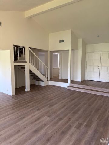4107 Pinewood Lake Drive, Bakersfield, CA 93309