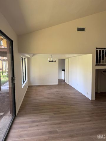 4107 Pinewood Lake Drive, Bakersfield, CA 93309