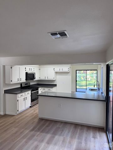 4107 Pinewood Lake Drive, Bakersfield, CA 93309
