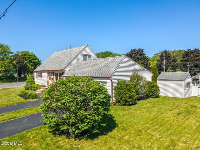 10 Tanglewood Road, Colonie, NY 12205