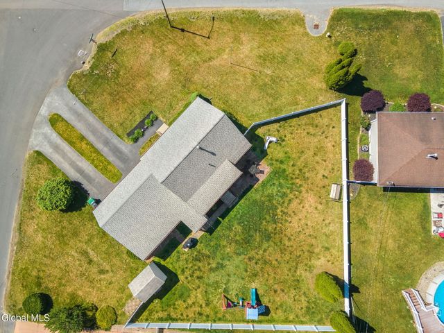 10 Tanglewood Road, Colonie, NY 12205