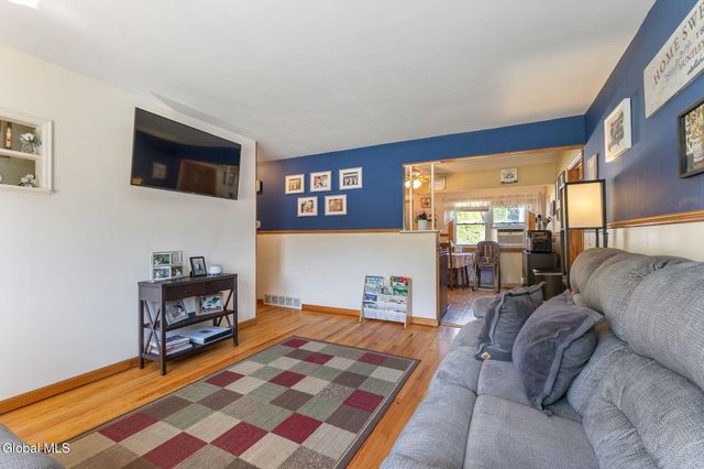 10 Tanglewood Road, Colonie, NY 12205