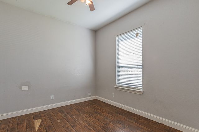 4927 Mexicana Road, Dallas, TX 75212