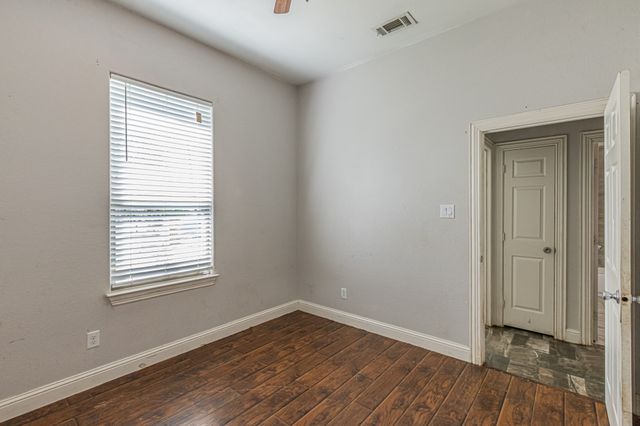 4927 Mexicana Road, Dallas, TX 75212