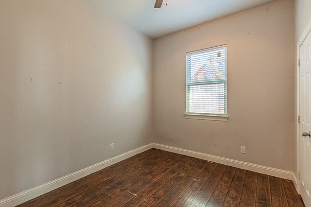 4927 Mexicana Road, Dallas, TX 75212