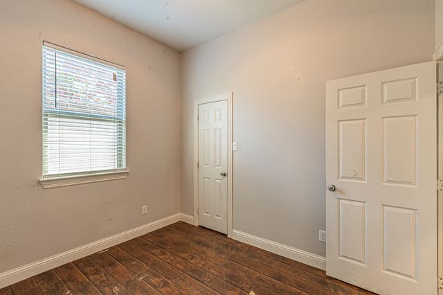 4927 Mexicana Road, Dallas, TX 75212