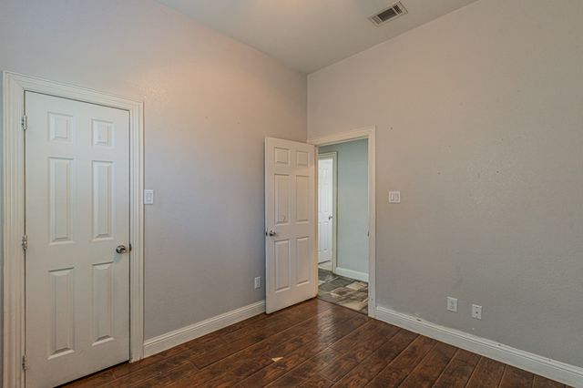 4927 Mexicana Road, Dallas, TX 75212