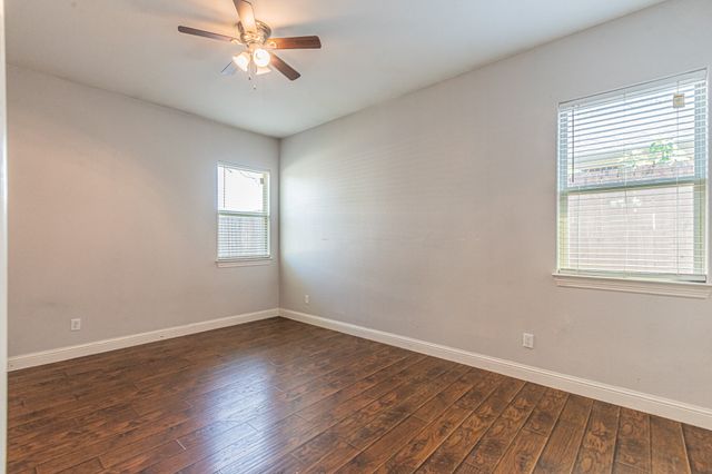 4927 Mexicana Road, Dallas, TX 75212