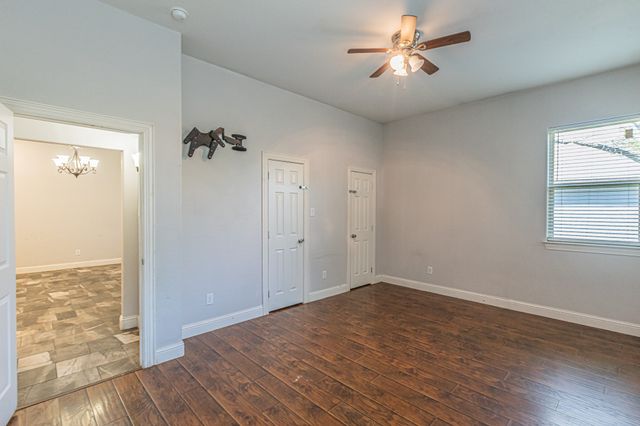 4927 Mexicana Road, Dallas, TX 75212