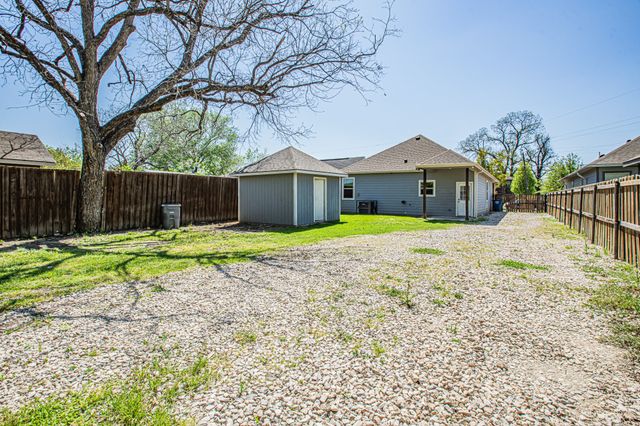 4927 Mexicana Road, Dallas, TX 75212