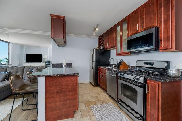 700 E 8th Street 14 M, Kansas City, MO 64106