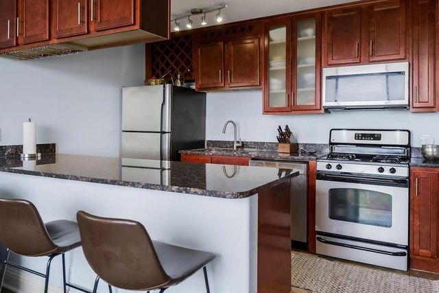 700 E 8th Street 14 M, Kansas City, MO 64106