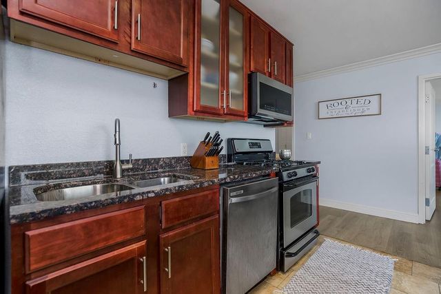 700 E 8th Street 14 M, Kansas City, MO 64106