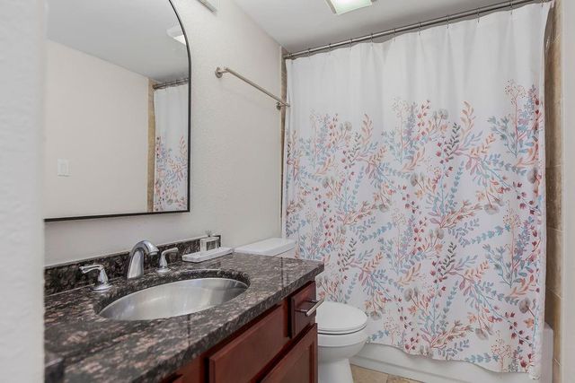 700 E 8th Street 14 M, Kansas City, MO 64106
