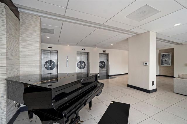 700 E 8th Street 14 M, Kansas City, MO 64106