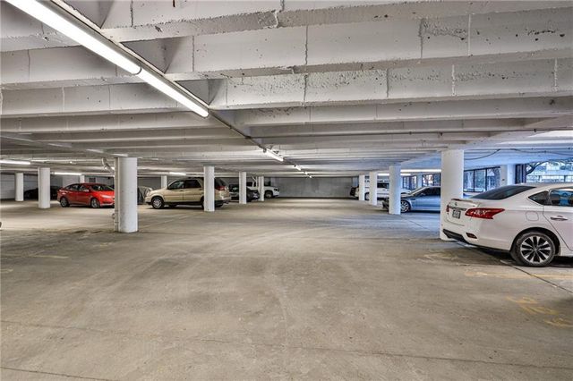 700 E 8th Street 14 M, Kansas City, MO 64106