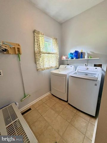 24 WRANGLER RD, Newark, DE 19711
