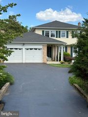 24 WRANGLER RD, Newark, DE 19711