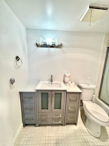 202 SE 10th Street 105, Dania Beach, FL 33004