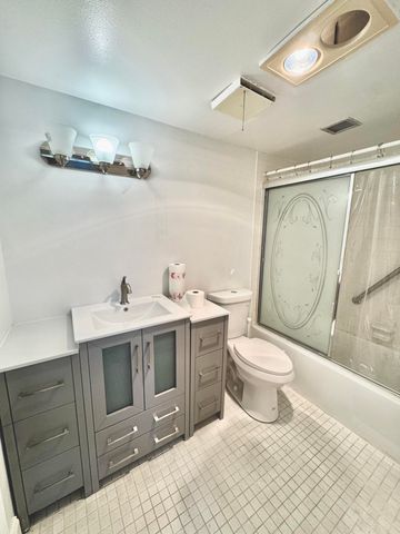 202 SE 10th Street 105, Dania Beach, FL 33004