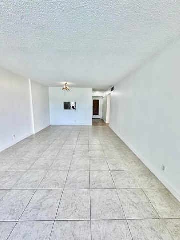 202 SE 10th Street 105, Dania Beach, FL 33004