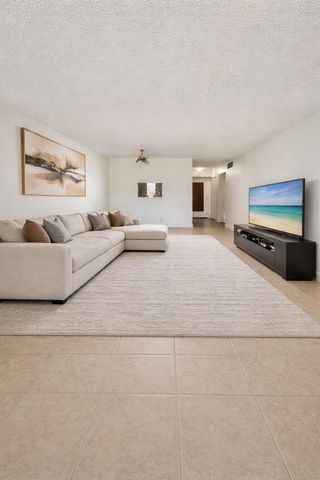 202 SE 10th Street 105, Dania Beach, FL 33004